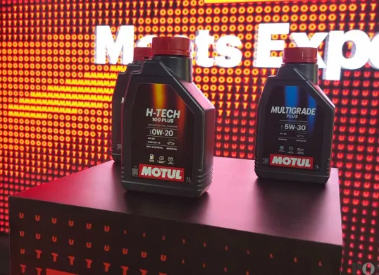 Motul Indonesia resmi meluncurkan pembaruan PCMO di IIMS 2026. (Sumber: Poskota/Erwan Hartawan)