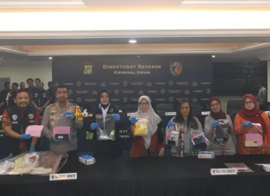 Konferensi pers kasus perdagangan orang yang digelar di Polda Metro Jaya, Jumat, 6 Februari 2026. (Sumber: Istimewa)