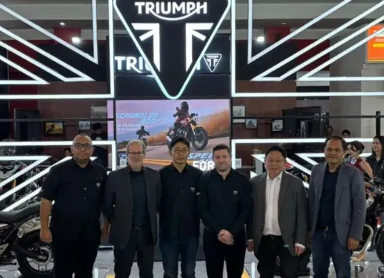 Triumph menghadirkan Speed 400 dan Scrambler 400 X di IIMS 2026 dengan mesin 398cc dan fitur modern. (Sumber: Poskota/Aldi Harlanda Irawan)