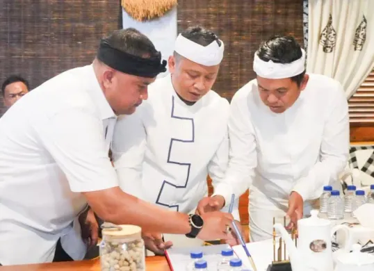 Penandatanganan MoU Pemkab Bogor dan Pemkot Depok untuk pembangunan Underpass Citayam-Bojonggede. (Sumber: Dok. Pemkab Bogor)