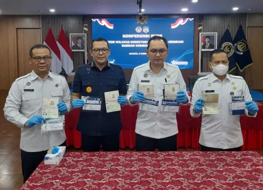 Sebanyak lima WNA dari Afrika ditangkap petugas atas pelanggaran keimigrasian. (Sumber: Dok. Istimewa)