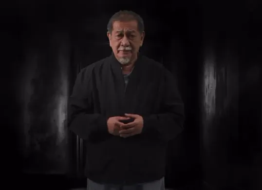 Budayawan dan aktor senior Deddy Mizwar saat menghadiri sebuah acara budaya di Jakarta. Ia menyuarakan keprihatinan mendalam atas kasus bunuh diri siswa SD di Jerebuu, Ngada, NTT. (Sumber: Instagram @deddy_mizwar)