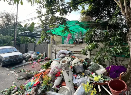 Rumah bekas terbakar di Rajawali Selatan Raya, Sawah Besar, Jakarta Pusat, Minggu, 8 Februari 2026. (Sumber: Poskota/M Tegar Jihad)