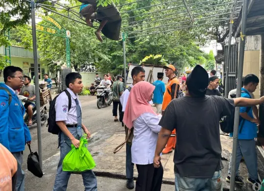 Lokasi kediaman korban kecelakaan diduga akibat jalan berlubang di kawasan Manggarai, Jakarta Selatan, Senin, 9 Februari 2026. (Sumber: Poskota/M Tegar Jihad)