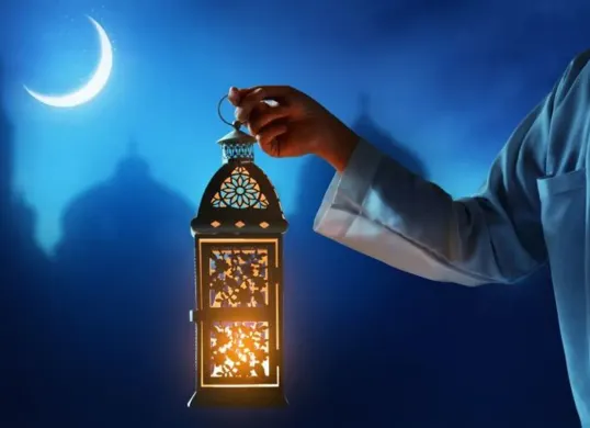 Ilustrasi malam Ramadhan (Sumber: Pinterest)