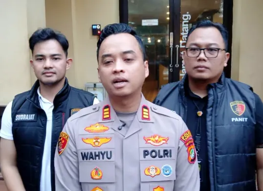 Kapolsek Tambora AKP Wahyu Hidayat, menjelaskan terkait kasus penganiayaan sopir. (Sumber: Polsek Tambora)