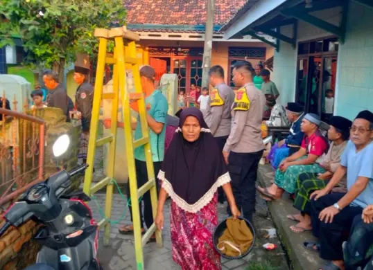 Suasana di rumah duka di Kampung Tembakan, Desa Pulo Kencana, Kecamatan Pontang, Kabupaten Serang. (Sumber: Polsek Pontang)