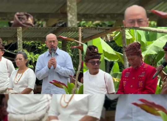 Pandji Pragiwaksono jalani hukuman adat di Toraja dengan denda satu ekor babi dan lima ekor ayam (Sumber: TikTok/@infotoraja.com)