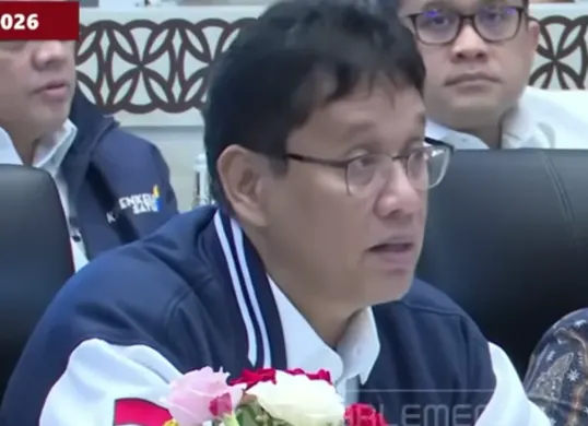 Menkeu Purbaya Yudhi Sadewa saat menghadiri Rapat Konsultasi Pimpinan Komisi DPR di Jakarta, 9 Februari 2026, ketika isu penonaktifan PBI BPJS memuncak. (Sumber: Dok/Parlemen TV)