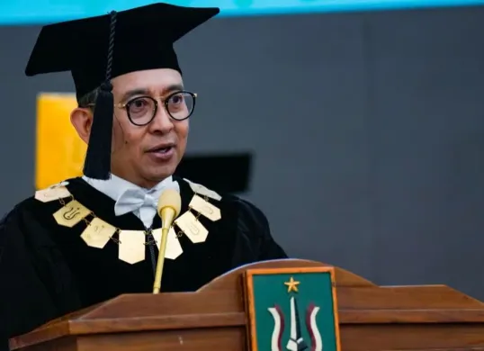 Unas mengukuhkan Profesor Kehormatan (Prof. Hon)  untuk Menteri Kebudayaan Fadli Zon dalam Sidang Terbuka Senat Akademik di Auditorium Universitas Nasional, Jakarta. (Sumber: Dok. Istimewa)