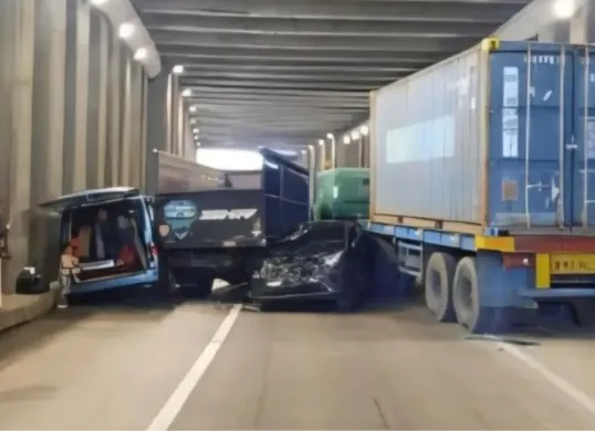 Kecelakaan beruntun di KM 47B Tol Jagorawi arah Jakarta, Kelurahan Sindangsari, Kecamatan Bogor Timur, Kota Bogor, Rabu, 11 Februari 2026. (Sumber: Dok. Istimewa)