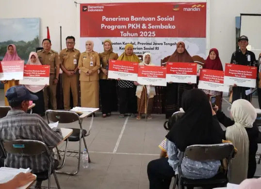 Bank Mandiri telah menjangkau lebih dari 7,45 juta penerima bansos sepanjang 2025. (Sumber: Dok. Istimewa)