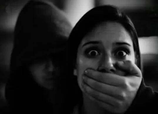 Selebgram Cinta Ruhama ungkap jadi korban pemerkosaan seorang direksi PT Delahouse Investindo Indonesia. (Sumber: Instagram/@pbhi_nasional)