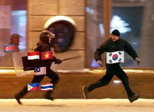 Kumpulan meme kocak perang SEAblings vs KNetz di media sosial. (Sumber: X/@taqdirulaziz)