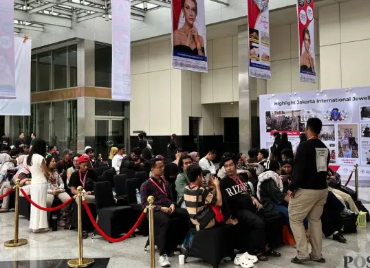 Suasana Jakarta International Jewellery Fair (JIJF), JCC, Senayan, Jakarta Pusat, Sabtu, 14 Februari 2026. (Sumber: Poskota/M. Tegar Jihad)