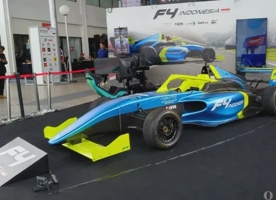 Mobil F4 Indonesia diperkenalkan di pameran otomotif IIMS 2026. (Sumber: Poskota/Dimas Prassetyo)