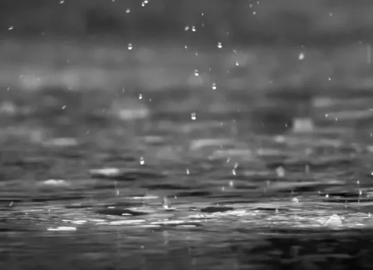 Ilustrasi wilayah Jabodetabek yang berpotensi hujan ringan pada Minggu, 15 Februari 2026. (Sumber: Unsplash)