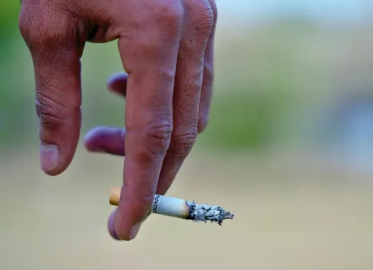 Hukum merokok saat puasa. (Sumber: Pexels/Ankit Rainloure)