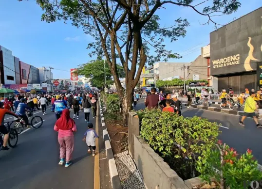 Suasana terakhir memasuki bulan Ramadhan, warga Kota Depok berbondong-bondong datang ke lokasi CFD di Jalan Raya Margonda. (Sumber: Poskota/Angga Pahlevi)