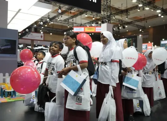 IIMS 2026 menghadirkan edukasi pelajar, pertunjukan keselamatan, hingga forum bisnis otomotif. (Sumber: Dok. Dyandra Promosindo)