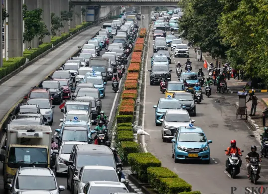 Kondisi ruas Jalan Rasuna Said, Jakarta, yang mulai bersih dari tiang monorel, Rabu 11 Februari 2026. (Sumber: Poskota/Bilal Nugraha Ginanjar)