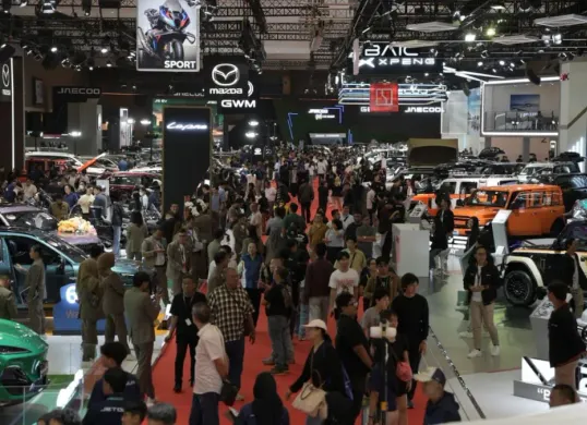 Menjelang penutupan IIMS 2026, berbagai promo kendaraan, hiburan, hingga penghargaan ekonomi kreatif digelar. (Sumber: Dyandra Promosindo)
