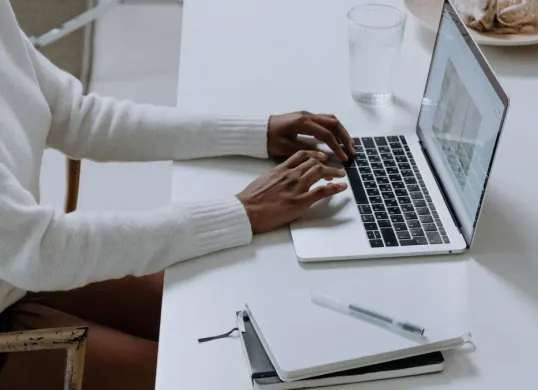 Jadwal WFA ASN dan pegawai swasta Lebaran 2026. (Sumber: Pexels/Cottonbro Studio)