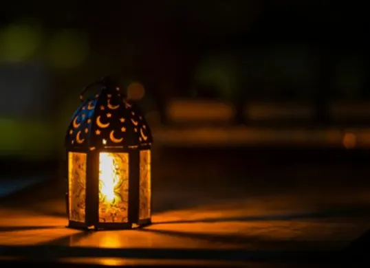 Ilustrasi. Makna tarhib Ramadhan sebagai persiapan spiritual sebelum puasa. Simak tujuan dan amalan penting untuk menyambut bulan suci. (Sumber: Pexels/Ahmed Aqtai)