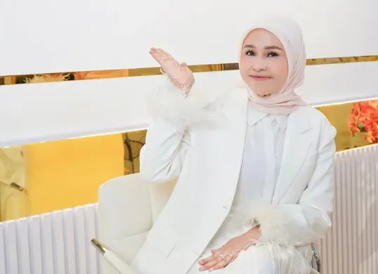 Sosok owner B Erl Cosmetics, Erlyanie, tengah menjadi sorotan publik setelah potongan video kehadirannya dalam sebuah podcast kembali viral di media sosial. (Sumber: Instagram/@erlyanieownerberl)