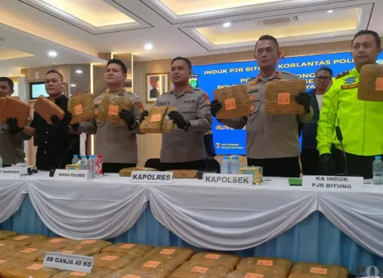 Jumpa pers pengungkapan ganja 40 kg di Mapolres Tangerang Selatan, Rabu, 18 Februari 2026. (Sumber: Poskota/Veronica Prasetio)