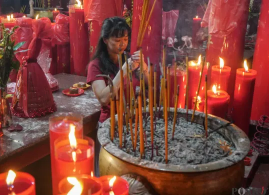 Sembahyang Imlek di Petak Sembilan Jakarta