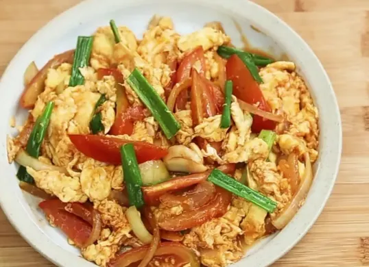 Resep menu sahur simpel ala Chef Devina Hermawan. (Sumber: YouTube/Devina Hermawan)