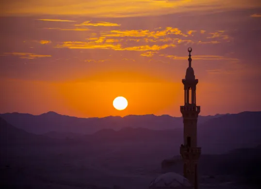 Jadwal imsakiyah kota Bandung hari ini, Jumat, 20 Februari 2026. (Sumber: Freepik/nikitabuida)