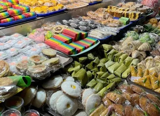 Ilustrasi jajanan pasar untuk takjil Ramadhan (Sumber: Pinterest)