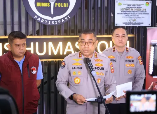 Kadiv Humas Polri, Irjen Johnny Eddizon Isir di Gedung Divisi Humas Mabes Polri. (Sumber: Istimewa)