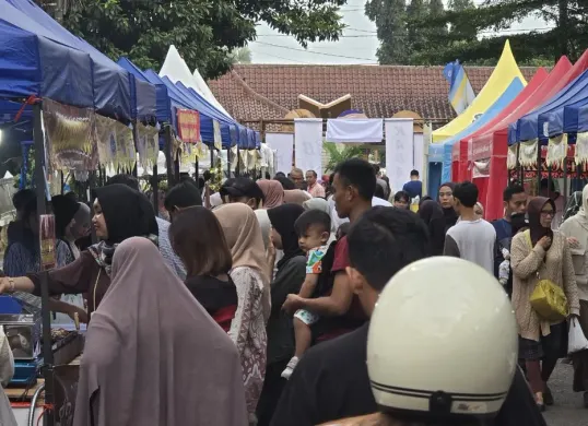 Ratusan warga saat memadati kawasan bazar Ramadhan Porwan Pandeglang. (Sumber: Dok. Porwan Pandeglang)
