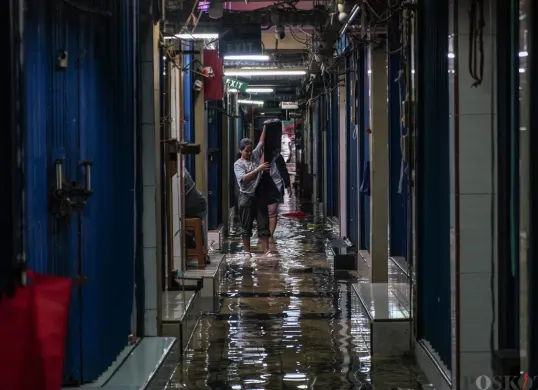 Ilustrasi bencana banjir melanda daerah. (Sumber: Poskota/Bilal Nugraha Ginanjar)