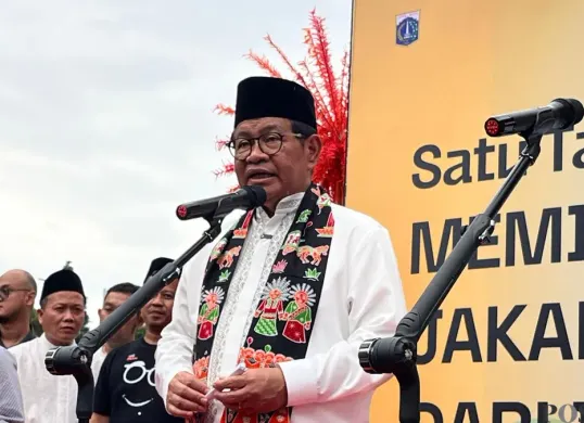 Gubernur Jakarta dan Wakil Gubernur Pramono-Rano saat diskusi bertajuk 'Satu Tahun Membangun Jakarta Dari Bawah' yang digelar di Taman Ayodia, Jakarta Selatan, Jumat, 20 Februari 2026. (Sumber: Poskota/M Tegar Jihad)