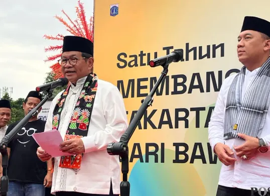 Gubernur Jakarta Pramono Anung saat menyampaikan pernyataan kepada awak media di Taman Ayodia, Jakarta Selatan, Jumat, 20 Februari 2026. (Sumber: Poskota/M Tegar Jihad)