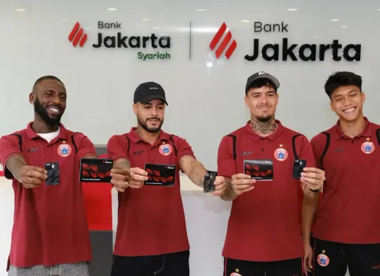 Potret pemain Persija Jakarta berkolaborasi dengan Bank Jakarta. (Sumber: Bank Jakarta)