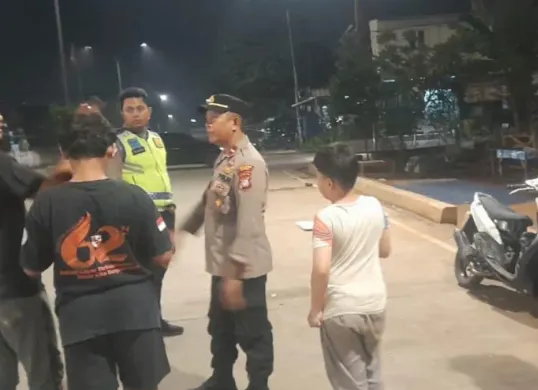 Pihak kepolisian di wilayah Cinere, Depok melakukan patroli guna antisipasi tawuran dan aksi kejahatan selama Ramadhan. (Sumber: Polsek Cinere)