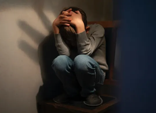 Ilustrasi - Kasus kematian tragis seorang bocah berusia 12 tahun di Sukabumi, Jawa Barat karena diduga dianiya ibu tiri. (Sumber: Freepik.)