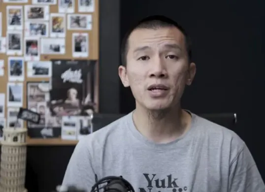 Profil lengkap Felix Siauw dari latar belakang keluarga, perjalanan mualaf, karier dakwah dan karya buku terkenal. (Sumber: YouTube/Felix Siauw)