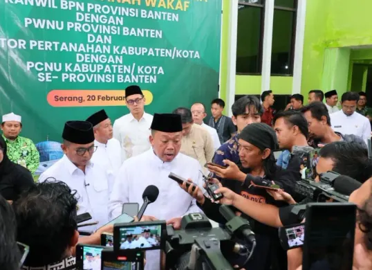 Menteri Agraria dan Tata Ruang/Kepala Badan Pertanahan Nasional (ATR/BPN), Nusron Wahid, mendorong pesantren miliki Sertipikat Hak Milik (SHM). (Sumber: Kementerian ATR/BPN)