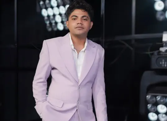 Penyanyi jebolan Indonesian Idol, Petrus Yohannes Debrito Armando Jaga Kota alias Piche Kota ditetapkan sebagai tersangka dalam perkara dugaan rudapaksa terhadap siswi SMA berusia 16 tahun. (Sumber: Instagram/@pichekota_)