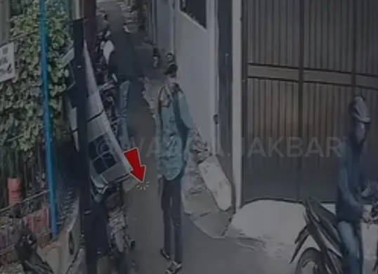 Diduga komplotan curanmor bersenjata api beraksi di wilayah Grogol Petamburan, Jakarta Barat, Sabtu, 21 Februari 2026. (Sumber: Istimewa)