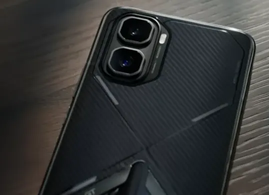 Render konsep Infinix GT50 Pro dengan desain futuristik dan RGB LED di bagian belakang. (Sumber: Youtube/@Pan Channel)