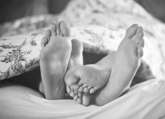 Adzan magrib langsung hubungan suami istri, sahkah untuk membatalkan puasa? (Sumber: Pinterest/Suzie Veilleux)