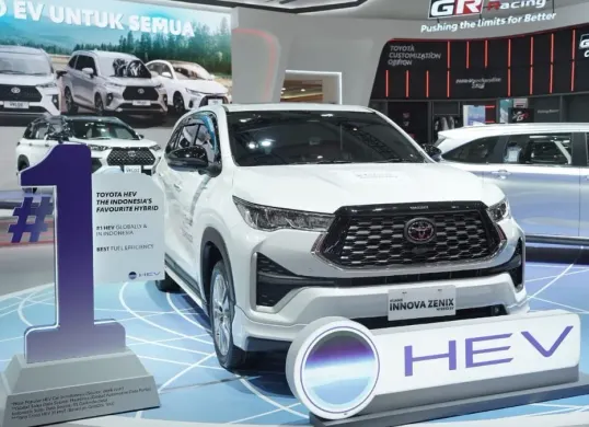 Toyota mencatat 2.793 SPK di IIMS 2026 berkat Innova Zenix Hybrid yang memimpin. (Sumber: Toyota)
