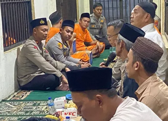 Kapolres Serang, AKBP Andri Kurniawan saat buka puasa bersama di rutan, Selasa, 24 Februari 2026. (Sumber: Dok. Polres Serang)